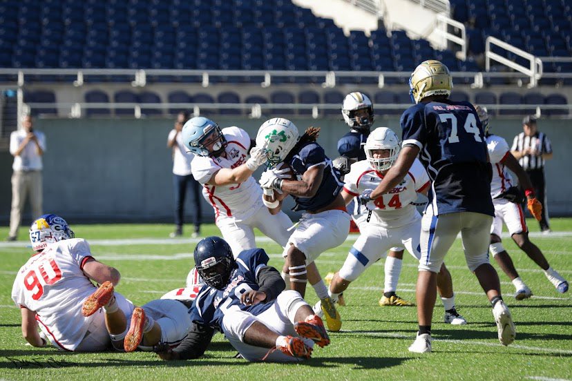 fiveeestars's tweet photo. great experience at @AllAmericaBowl ! tough loss but we fought to the bitter end. blessed to win offensive mvp for the national blue team. #34 was ian justice griffin ! https://t.co/cNAYqIalxx