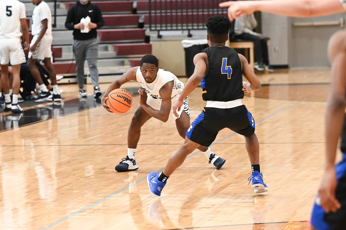<a href="/MLKBashCres/">Crescent Construction MLK Bash</a> Into the 2nd half sees <a href="/GamecocksBball/">Sumter Gamecocks Boys Basketball</a> with a 42 to 38 lead over <a href="/BlythewoodBBall/">Blythewood BBall</a>, but the Bengals remain in the fight. <a href="/captainshopeinc/">Captain's Hope Inc.</a> #schoops