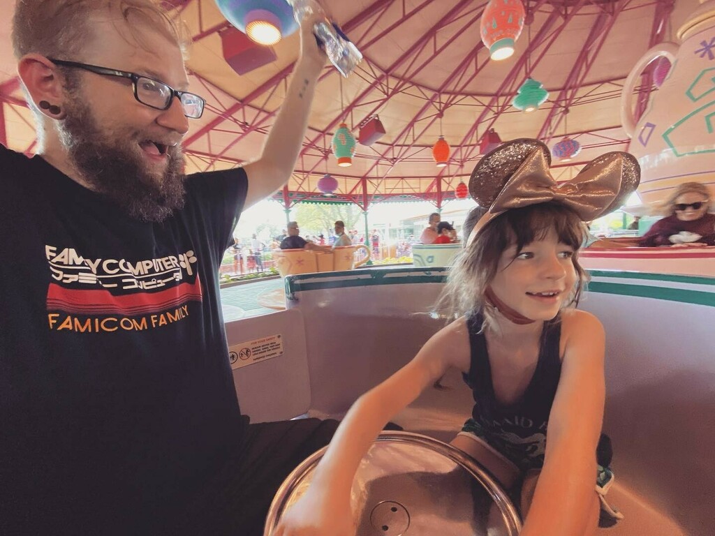 #disneyworld #magickingdom #teacups #norapie #thecutestnoraever #latergram instagr.am/p/CY1w_hVl9nP/