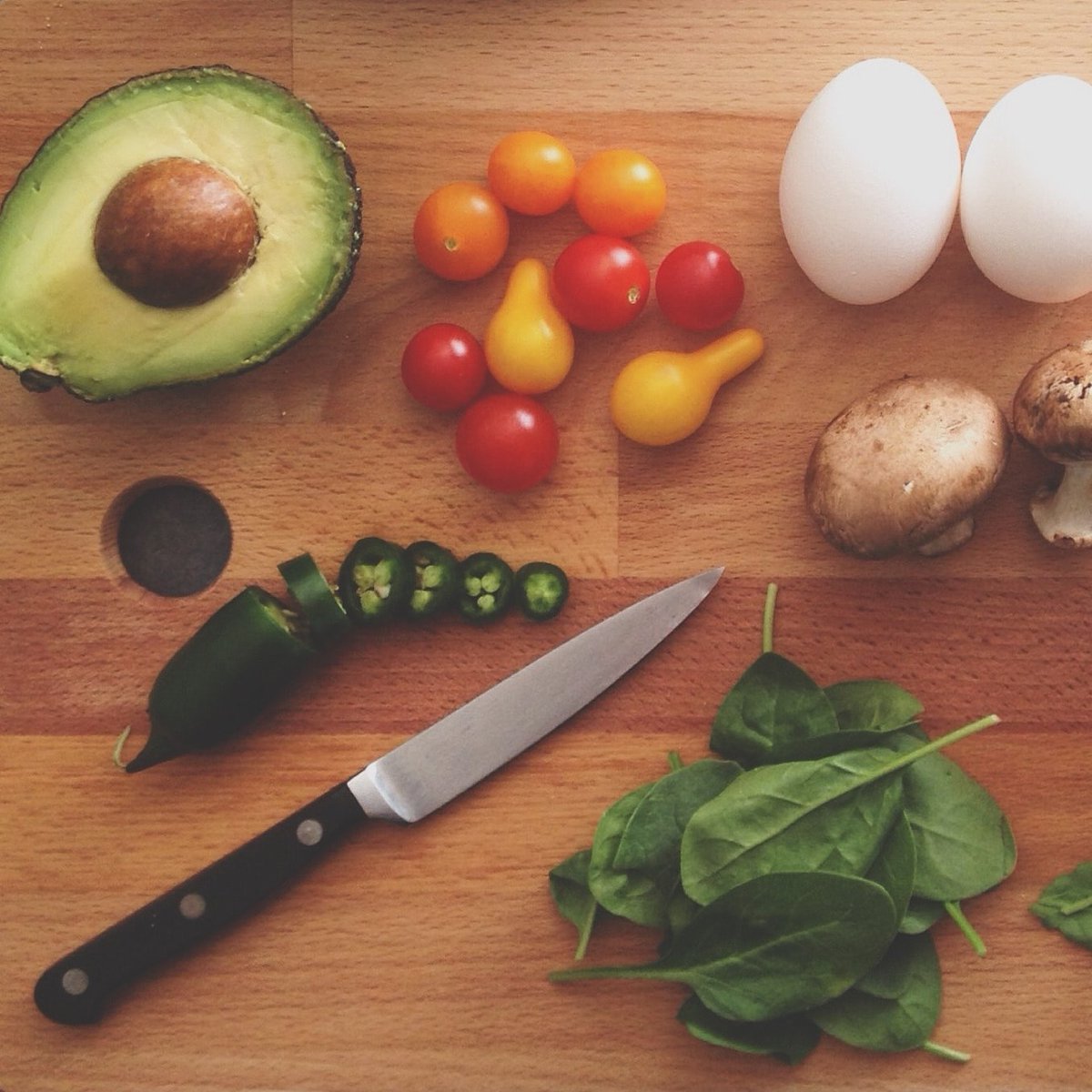 FitnessTogether's tweet photo. Proper nutrition can be key to keeping your health journey on track. Of course, staying active is important, but what you eat can heavily factor into your energy level and weight loss. 🍎🥦🥕

Learn more -> https://t.co/Tv5G0h076X

#nutrition #healthtips https://t.co/JFOUWUQZUO