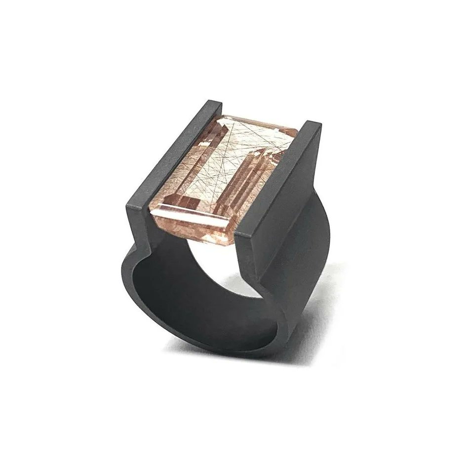 athousandfacets's tweet image. @ik_joyeros work is so clean and modern! I love how these gorgeous gems are tension set in either silver or stainless steel. The black gives it such a fresh take to the rings! Such futuristic work!
#ikerortiz  #tensionsetting #contemporaryartist  #madeinmexico #hechoenmexico