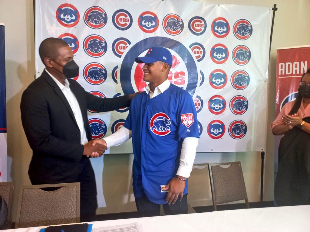 NUEVO MILLONARIO. Adán Sánchez firmó por 1 millon 500 mil  con los <a href="/Cubs/">Chicago Cubs</a> <a href="/ccumberbatch11/">Cirilo Cumberbatch</a>