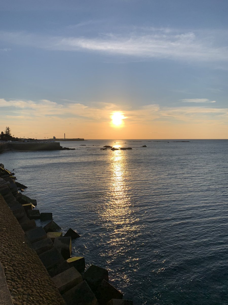 Os mando un regalito que me he encontrado paseando por mi “Cadi”! Espero que os guste y os ayude a terminar mejor el lunes.