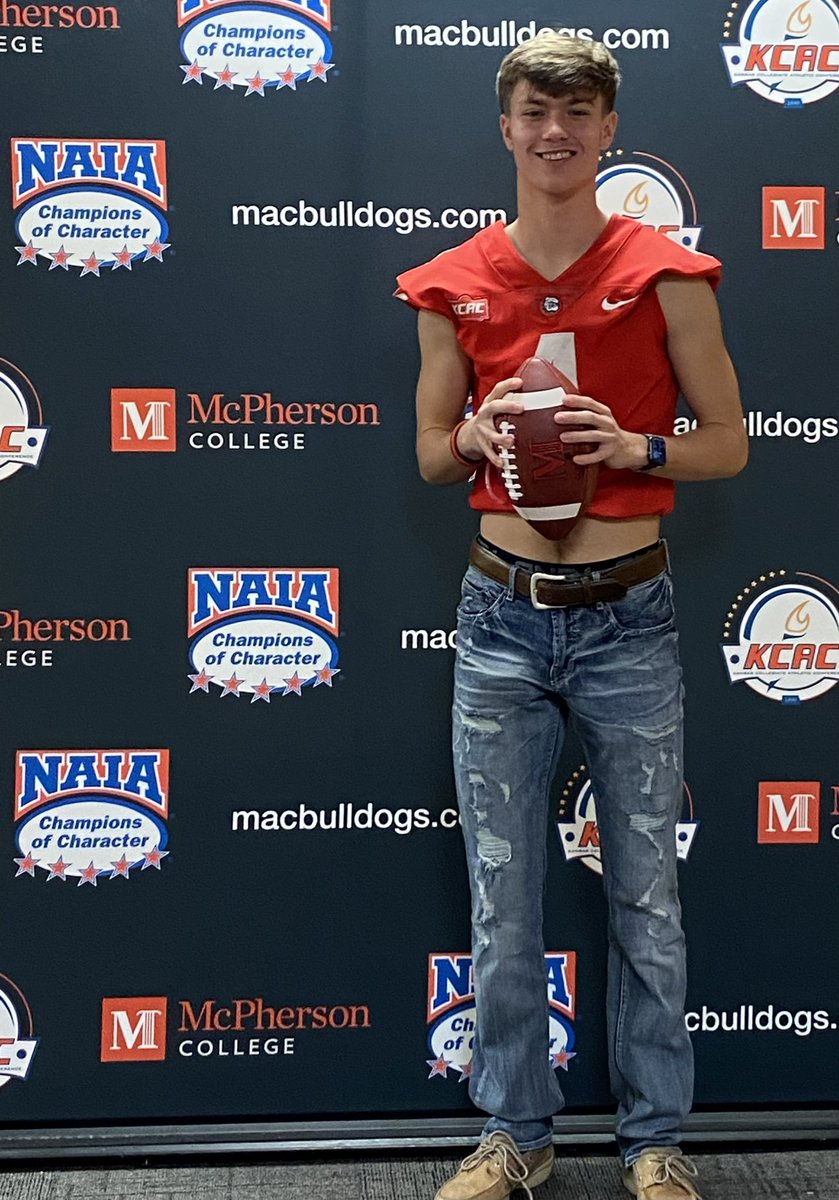 MikeHasley1010's tweet photo. @zach_hasley4 sporting that McPherson College jersey during i#his recruiting visit. https://t.co/SxkD0nfsFd