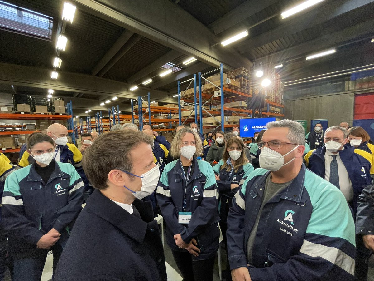 bruno_fuchs's tweet photo. Fier d’accueillir @EmmanuelMacron sur le site @BASF_FR de #Chalampe.
300M€ investis dans la chimie verte. 60 emplois permanents.
Depuis 2019 la France :
premier pays d’investissements étrangers en Europe;
crée 2 fois plus de sites industriels qu’elle ne ferme. #ChooseFrance https://t.co/OQV0s044PF