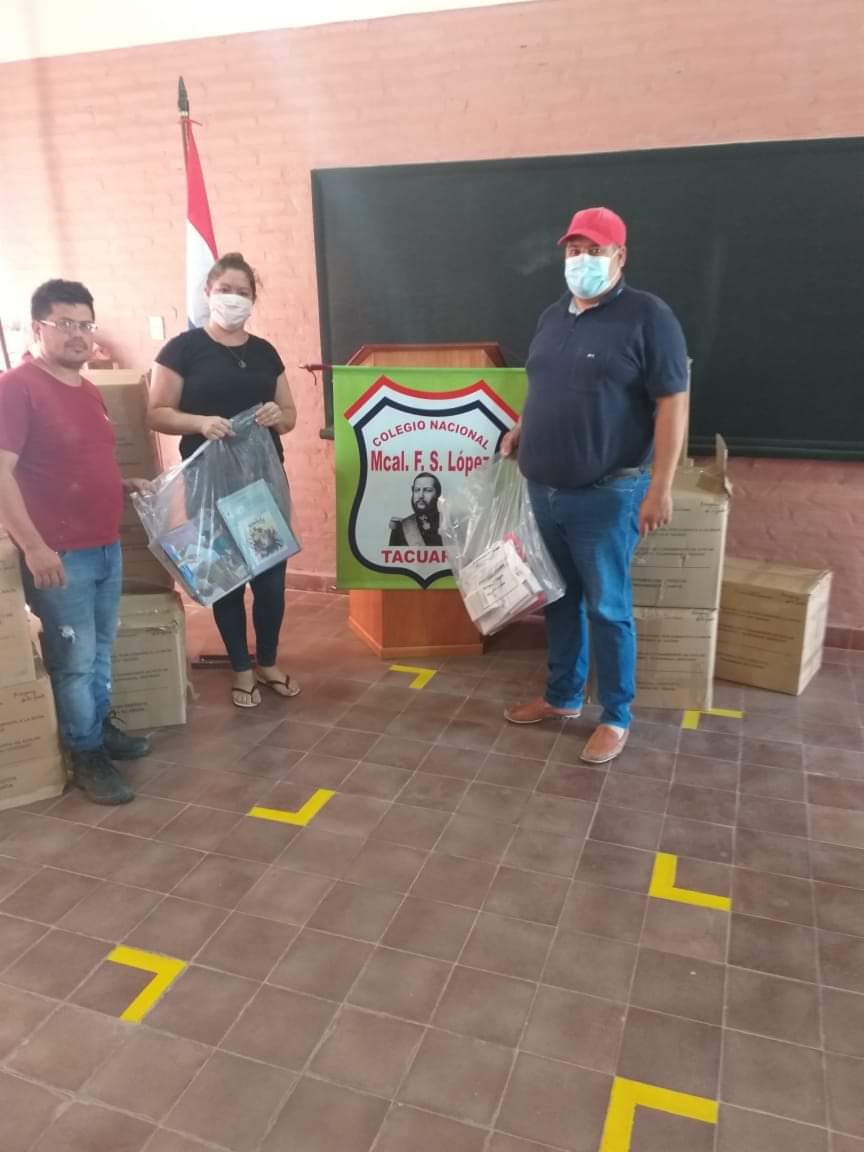 NeembucuEduc's tweet photo. #kitescolar ✏️📒🇵🇾
#SeguimosTrabajando 
#Lunes
Entrega en el Colegio Mariscal López de Tacuaras , acompañando el compañero Referente @Sosa71S. 
Construyendo juntos la educación que soñamos 🇵🇾
@MECpy 
@VctorMa23266807 https://t.co/nSFSBFEZqC