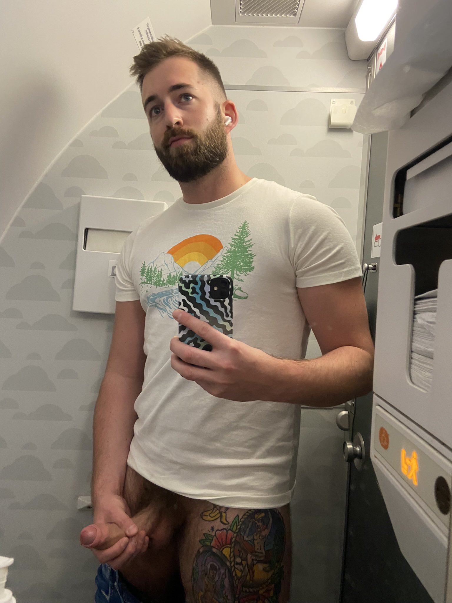 So much snow in Toronto ☠️ I need a dick in my butt to warm up https://t.co/4DNCLsujzq