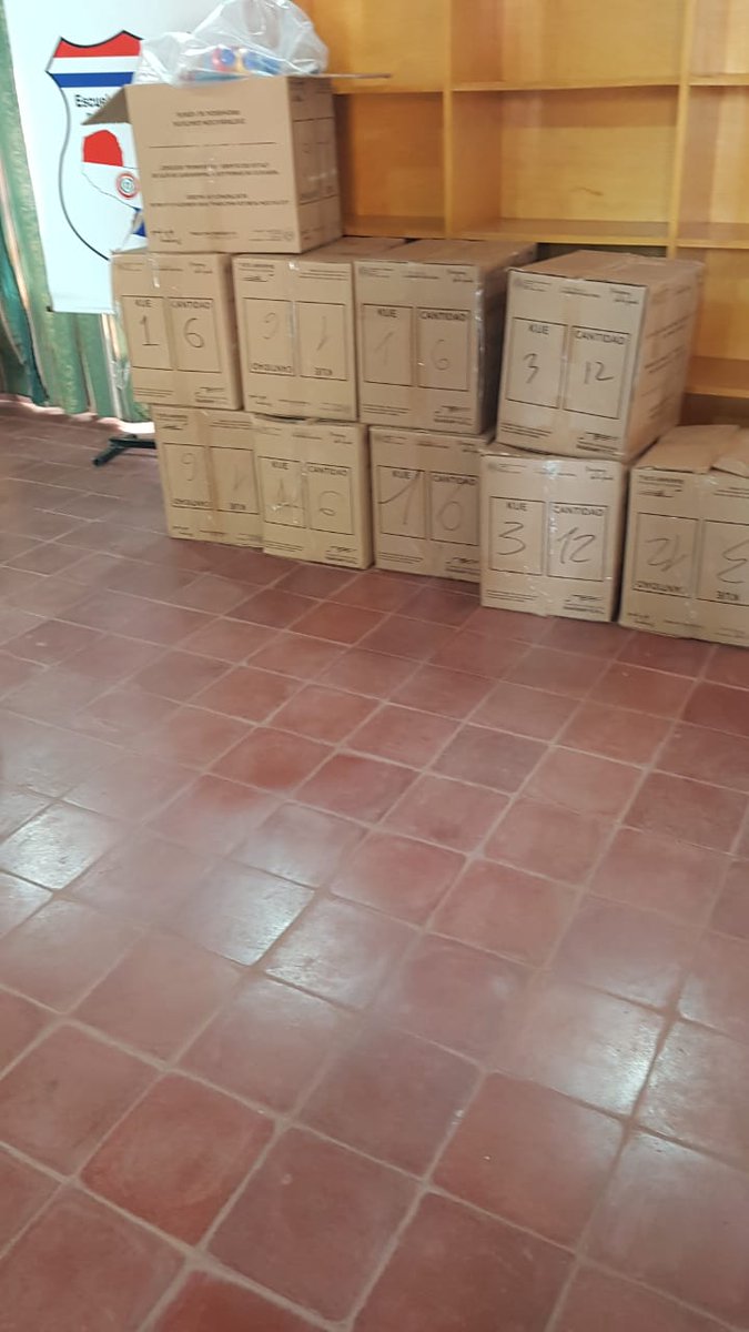 NeembucuEduc's tweet photo. #kitescolar ✏️📒🇵🇾
#lunes 
#SeguimosTrabajando 
Entrega en el Colegio Nacional Tacuruty Cerrito.
Construyendo juntos la educación que soñamos 🇵🇾
@MECpy 
@VctorMa23266807 
@Sosa71S https://t.co/fOBWe6jLkb