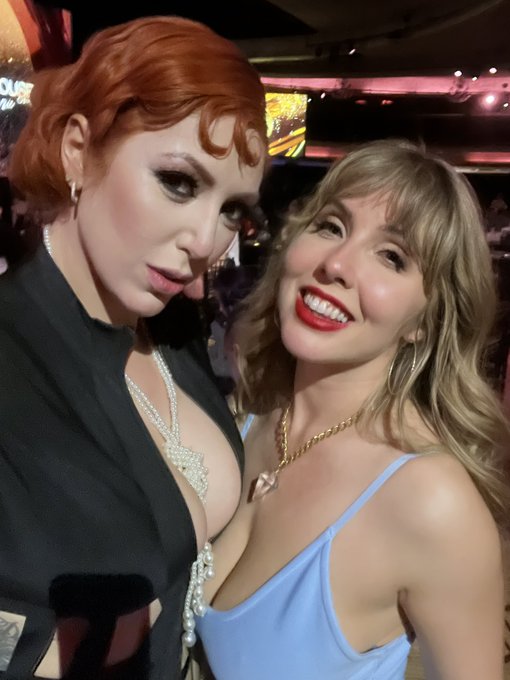 I love my industry so much! I'm so glad to see everyone! @x3expo @XBIZ   Who should I work with next<a href="/tag/laurenphillips"class="tags"><span>#laurenphillips</span></a>
