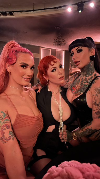 I love my industry so much! I'm so glad to see everyone! @x3expo @XBIZ   Who should I work with next<a href="/tag/laurenphillips"class="tags"><span>#laurenphillips</span></a>