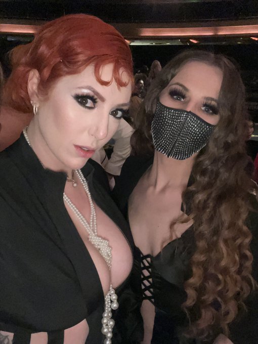 I love my industry so much! I'm so glad to see everyone! @x3expo @XBIZ   Who should I work with next<a href="/tag/laurenphillips"class="tags"><span>#laurenphillips</span></a>