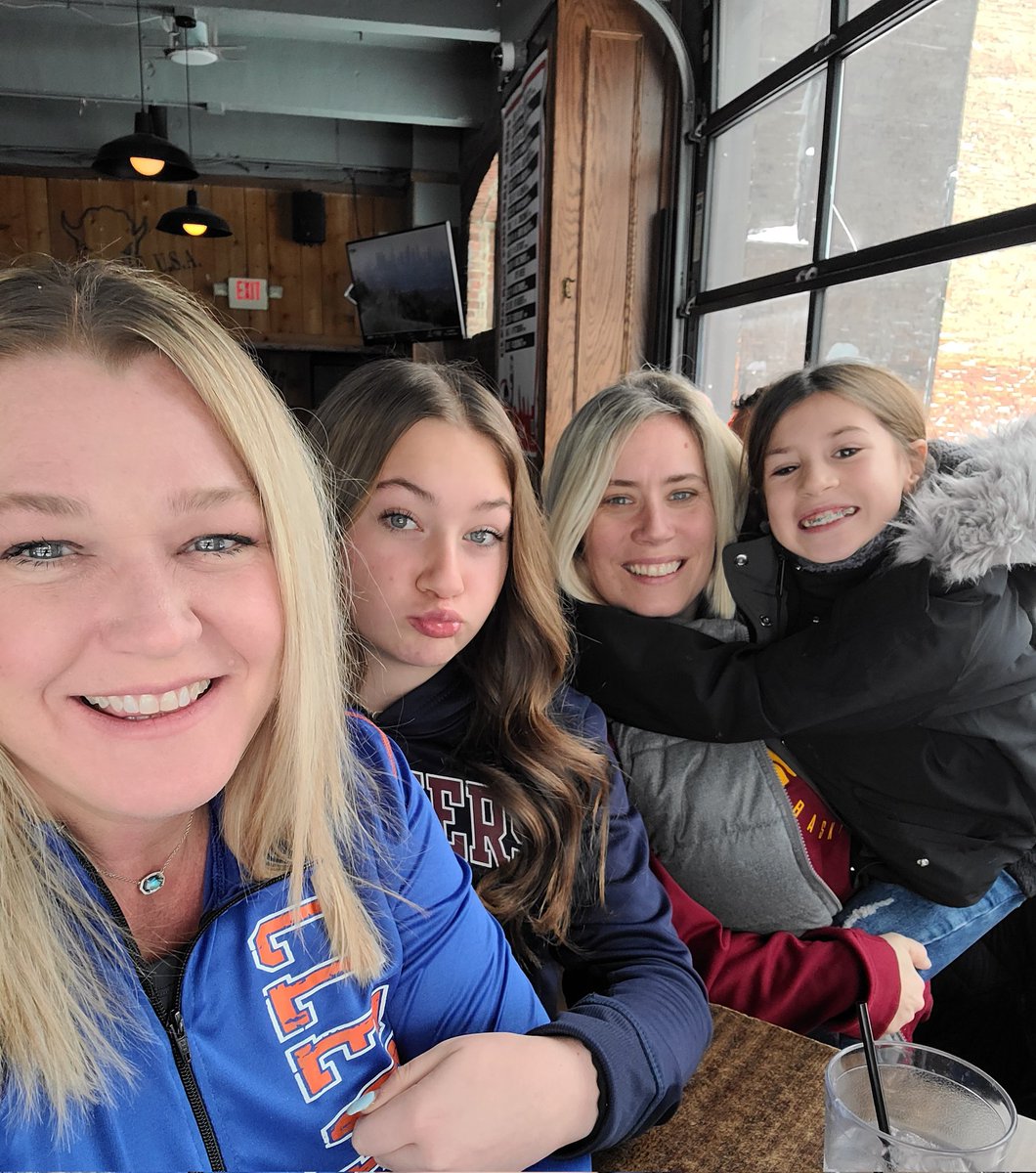 JenClark11's tweet photo. Girls Day Out! Let's Go Cavs! #LetEmKnow https://t.co/FnRRv0yD0Y
