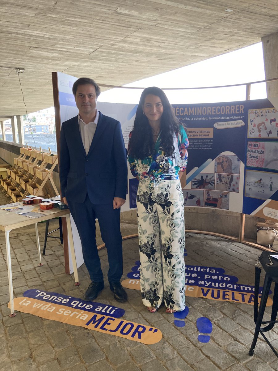 BorjaDazRivilla's tweet photo. Una de las experiencias + innovadoras de #EventoValparaíso fue Mujer y corrupción. Expresión de dolor y esperanza. Un homenaje a las víctimas de #sextorsión y #TrataDePersonas a través del arte que ideamos desde @EUROsociAL_ @FIIAPP @uvalpochile @lindas0l Aisha Asconiga Ver hilo! https://t.co/Z6noQyb9iZ