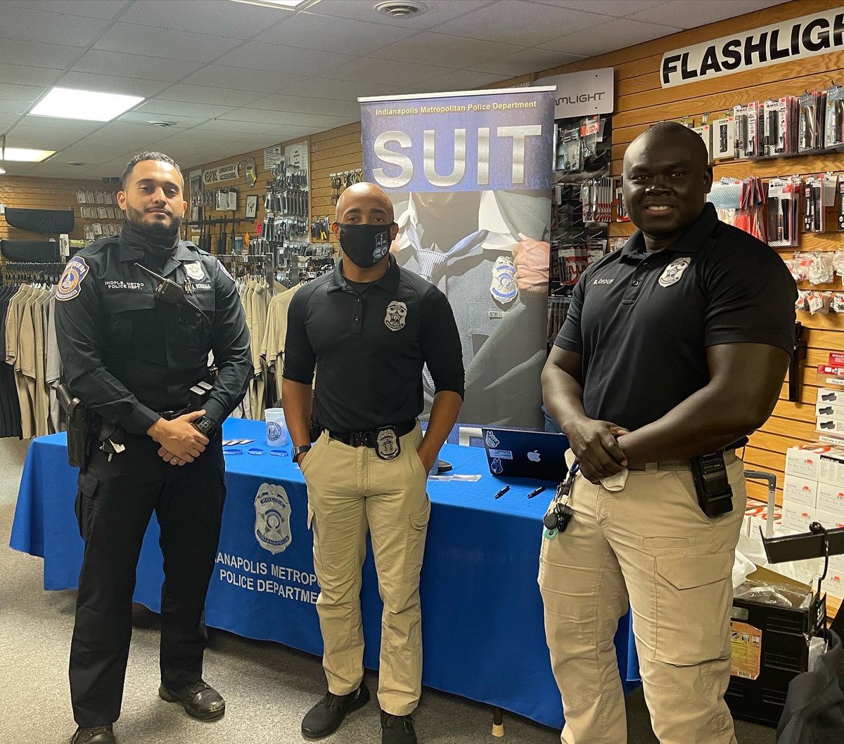 JoinIMPD's tweet photo. Call/text a recruiter at 317-435-6472 or 317-954-7919 to learn about our lateral process!
#hiringlaterals #changestarthere #beimpd https://t.co/pi7NEyQlKw