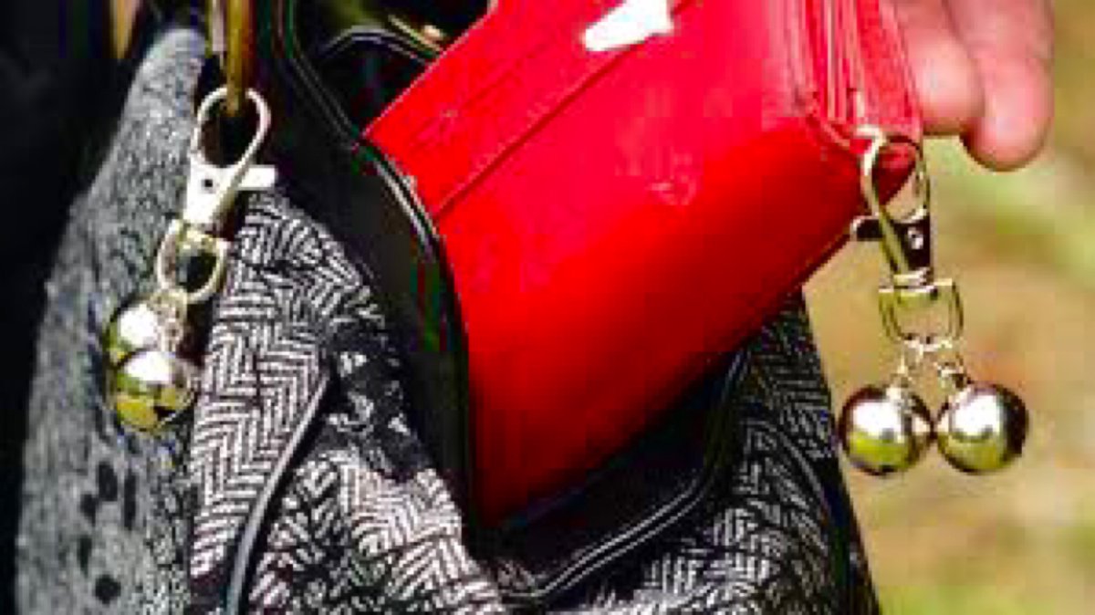 PoliceCrewe's tweet photo. As part of neighbourhood policing week of action we will be in Crewe Market Hall on 20th & 21st January from midday until 5pm we will be offering purse bells to protect your bags / purse
( Limited stock available )#crewecentral #wecare #WeekofActionNP https://t.co/VoCLddLrDQ