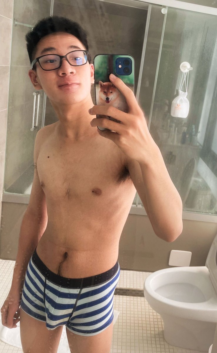 早安🤗🤗🤗
請忽略早起凌亂的頭髮 荒廢已久的身材😂