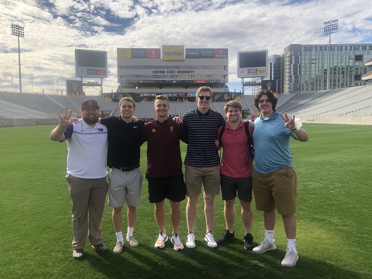 LorasSMG's tweet photo. Dr. Marx’s Sport Facility and Event Management J-term class had a successful first day in Arizona. They visited ASU and received a tour from Loras alumni @mkuhn24. They then traveled to @TopgolfArizona and received an excellent tour of the facility and got to play some golf! https://t.co/U9X8C9GKvI