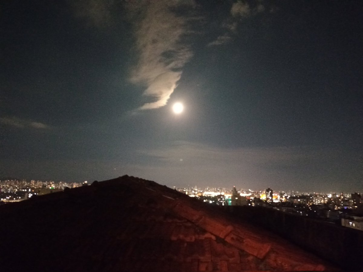 josiyanne's tweet photo. Olhem a Lua... Hoje ela está radiante. Primeira lua cheia do ano. 😍😍 #luacheiA #OlhemALua #luas #lualinda #lua https://t.co/TJiHWXh2m9