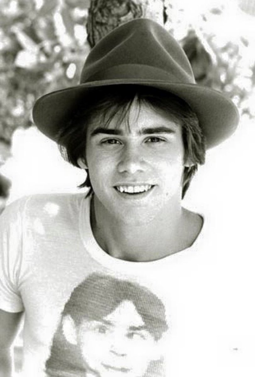Happy Birthday <a href="/JimCarrey/">ALGUIEN</a> (what i wouldn’t give for that shirt…)