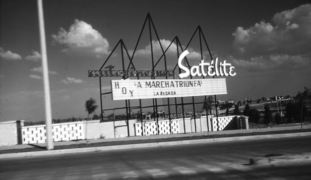 AndresGuzBJ's tweet photo. Autocinema-Satelite 
#Anguz https://t.co/VBNSN2l4Ps