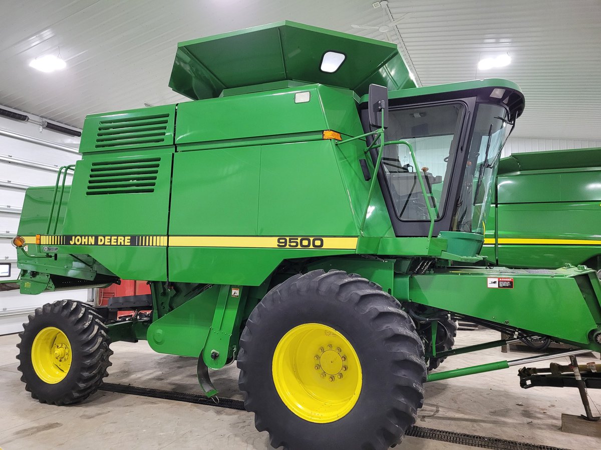 TimVanderlinde's tweet photo. FOR SALE:
John Deere 9500 Combine, 1995 model, 2797 eng/2064 sep hrs, 2wd,  30.5 32 firestones, chaff spreader, always stored inside. Excellent condition! $40,000 CAD

2001 John Deere 920F, full finger auger, excellent condition! $13,000 CAD
 
Please Retweet!

📞 5194642833/DM me https://t.co/eCXrPDqJ50