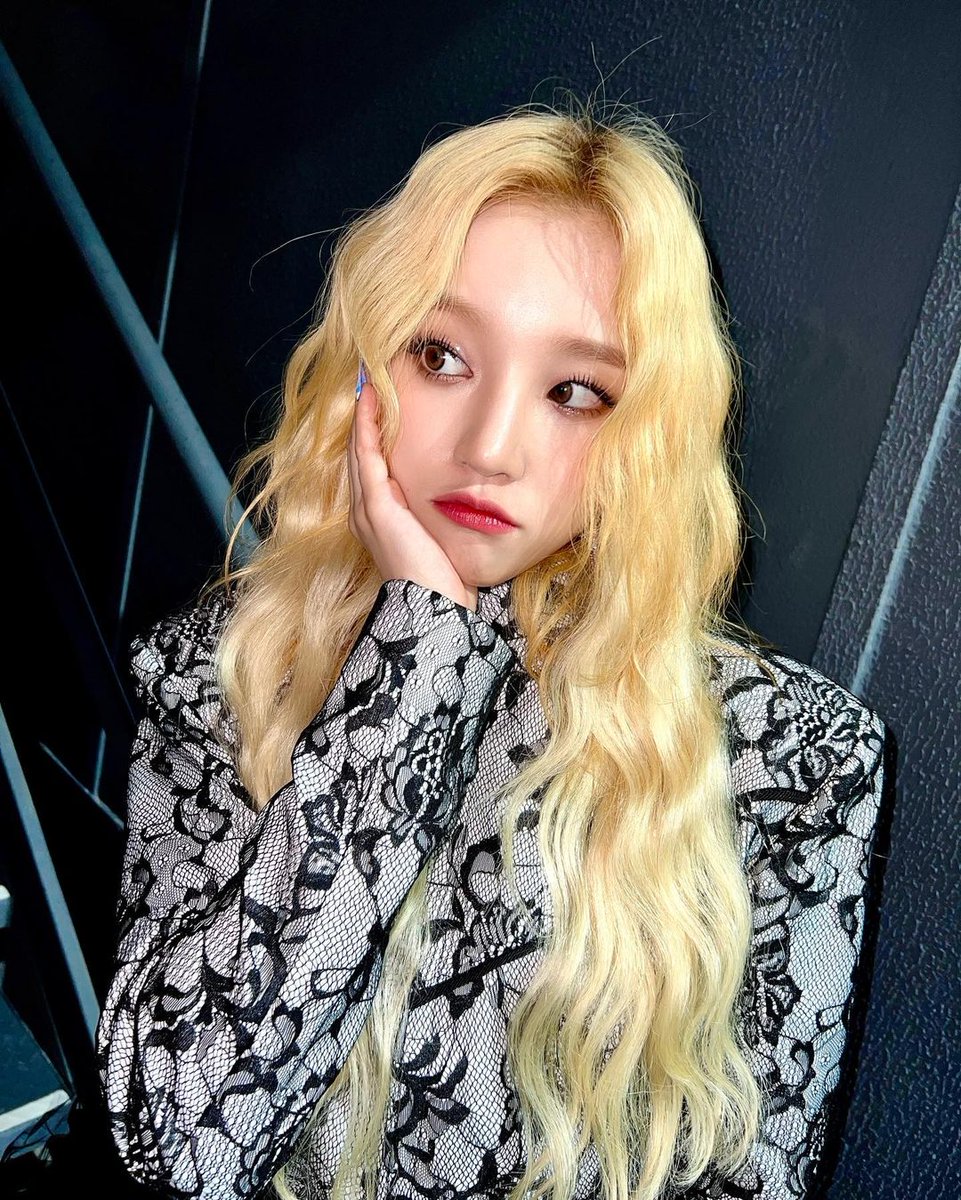 FRRgidle's tweet photo. Yuqi te amo https://t.co/PvCc2VqEex