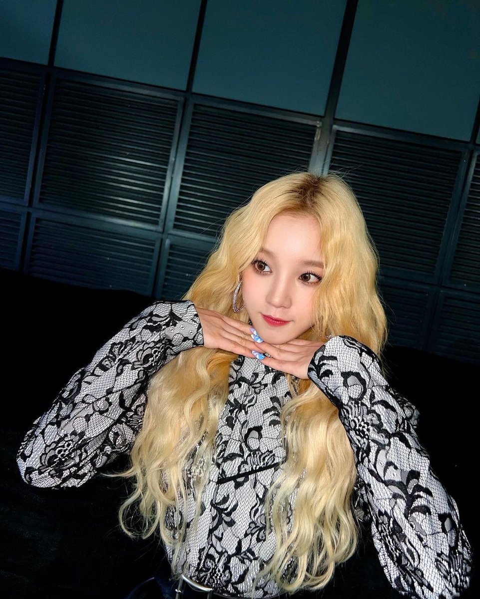 FRRgidle's tweet photo. Yuqi te amo https://t.co/PvCc2VqEex