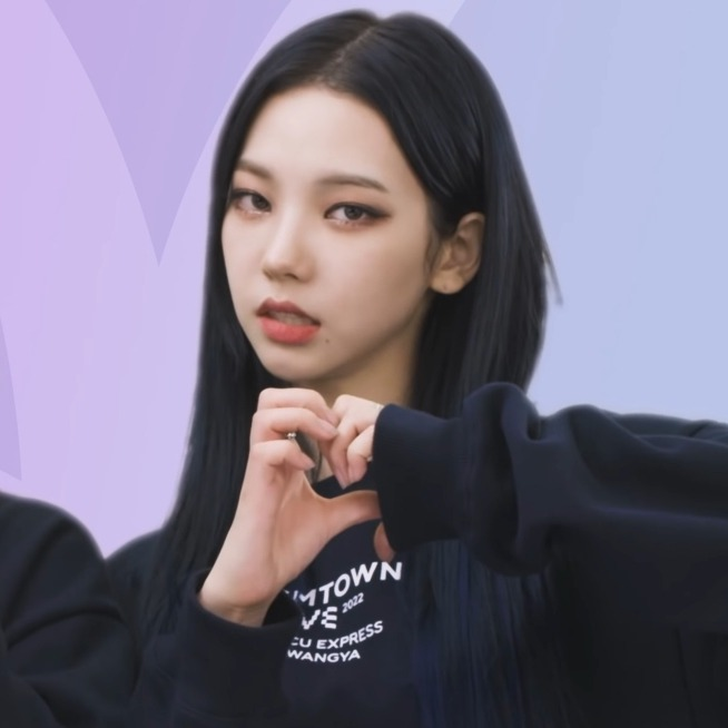 KRNZIP's tweet photo. hi everyone! this is a new account dedicated to aespa’s leader, karina! pls follow and rt to spread #에스파 #카리나 https://t.co/2YJxQeYCt4