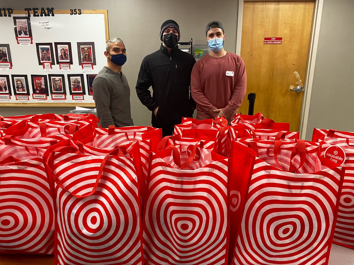 Liz (@lizzyc1313) on Twitter photo Today #T0353 started our week of service by creating care kits for the homeless in Detroit! #MLKDay #D137MakesADifference #MLKDay2022 #MLKDayofService #Heart2HartDetroit <a href="/Bridget_Hughes9/">Bridget Hughes</a> <a href="/garmtgt/">George Armstrong</a> <a href="/LindsayTarget/">TargetLindsayPowers</a> <a href="/ShaniceLJackson/">Shanice Jackson</a> @TGT_Tumminello <a href="/AlainaAzar/">Alaina Neshewait</a> <a href="/Target/">Target</a> Today #T0353 started our week of service by creating care kits for the homeless in Detroit! #MLKDay #D137MakesADifference #MLKDay2022 #MLKDayofService #Heart2HartDetroit <a href="/Bridget_Hughes9/">Bridget Hughes</a> <a href="/garmtgt/">George Armstrong</a> <a href="/LindsayTarget/">TargetLindsayPowers</a> <a href="/ShaniceLJackson/">Shanice Jackson</a> @TGT_Tumminello <a href="/AlainaAzar/">Alaina Neshewait</a> <a href="/Target/">Target</a>