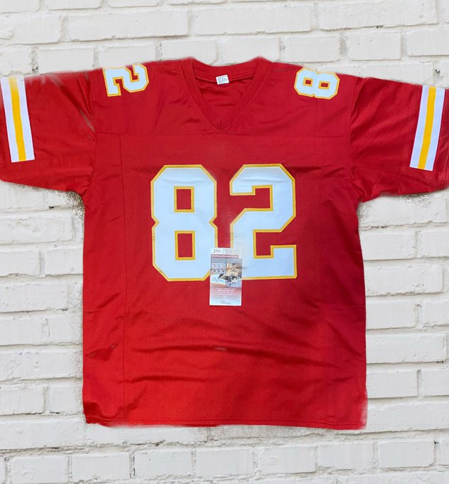 ChiefsFocus's tweet photo. 𝐈𝐭'𝐬 𝐆𝐢𝐯𝐞𝐚𝐰𝐚𝐲 𝐓𝐢𝐦𝐞! 

We're giving away a signed @moneybomusic jersey!

To enter:
1. RT/Like this post
2. Tag three friends
3. Follow @ChiefsFocus, @CRob5769, and @CFStatistics 

The giveaway winner will be chosen on January 24th.

#ChiefsKingdom https://t.co/t7cidVyYC3