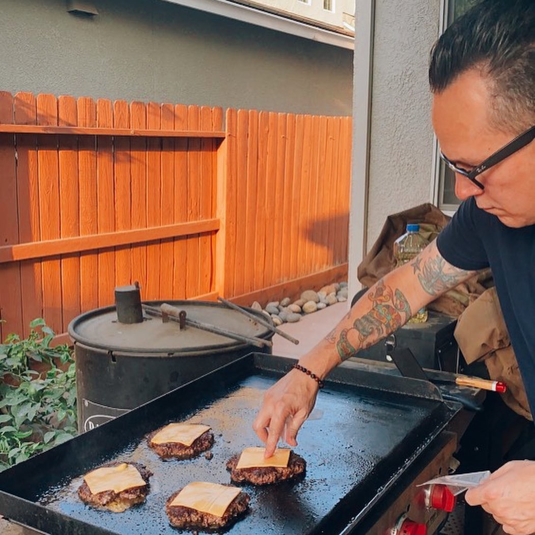 camp_chef's tweet photo. Elk Smashburgers on the Flat top grill via @bigmokesslather
.
.
.
#campchef #elkburger #flattopgrill #griddle https://t.co/aK7X2TZ0rI