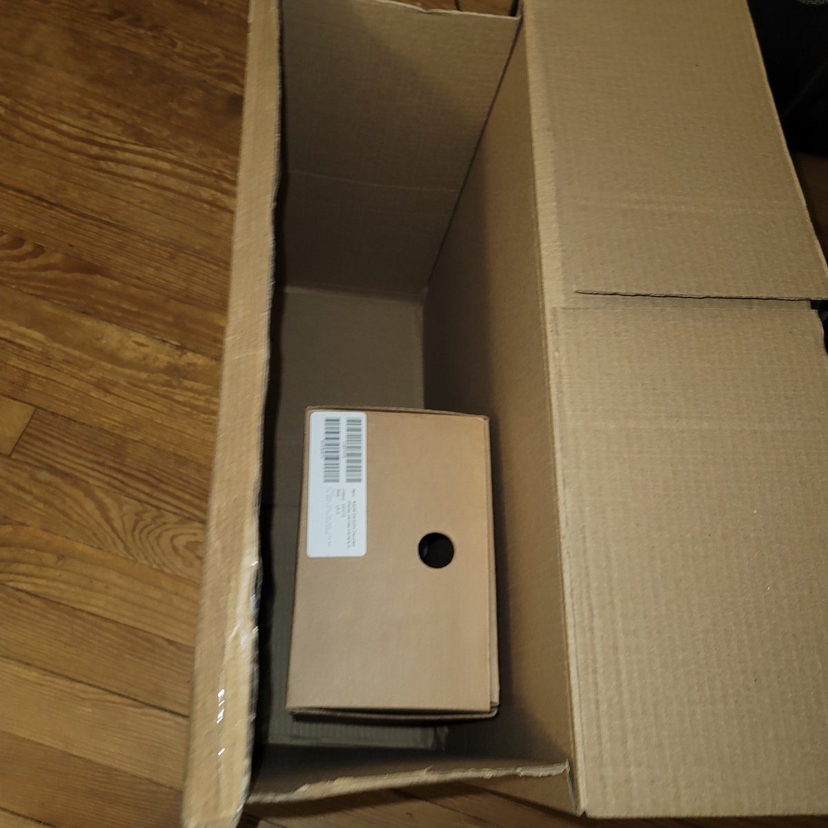 abeezy337's tweet photo. @Walmart I ordered a PlayStation 5 for my daughter and I've been scammed and was shipped a cheap pair of woman's shoes instead ! https://t.co/LH8x0UOqto