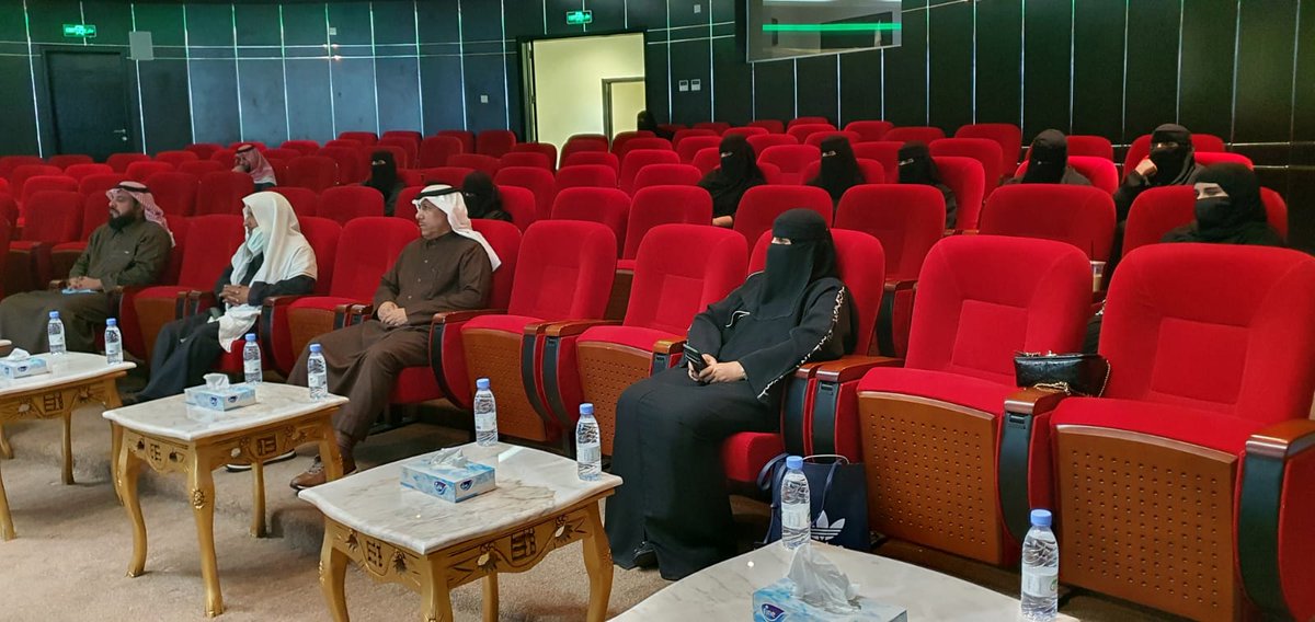 hafrchamber's tweet photo. اقامت #غرفة_حفرالباطن وبالتعاون مع مركز التنمية الاجتماعية ورشة عمل للتعريف بالجمعيات التعاونية والاستهلاكية والمتخصصة بالإسكان والجمعيات الأهلية المتخصصة بتنمية المواهب ��لشبابية والفنون التشكيلية. https://t.co/9PvqwJJCWt