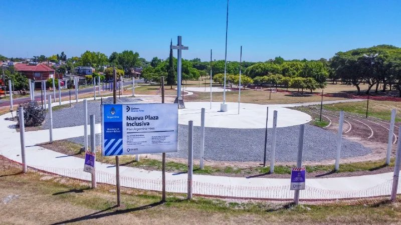 blancosnegro's tweet photo. Avanza la construcción de una plaza inclusiva en el Parque de la Ciudad.
La Organización TGD Padres TEA Quilmes Agradeció Las Políticas De Inclusión De La Intendenta Mayra Mendoza 
| Blanco sobre Negro https://t.co/ma3pcHvClw https://t.co/dqK56DZu81