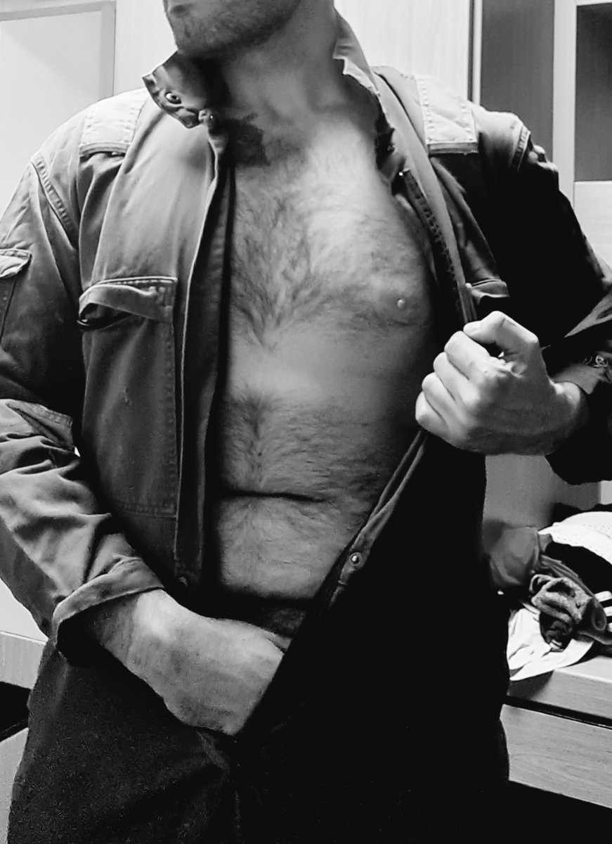 CaveMan09463356's tweet photo. I get home from work What you gonna do? #caveman #highlander #dadbod https://t.co/RR60kjVKPn