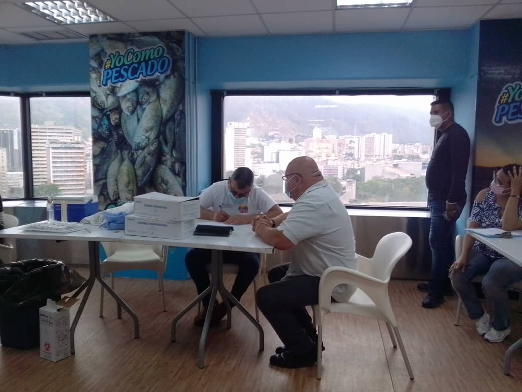 #17Ene Arrancamos esta semana protegiendo a nuestro activo más valioso: nuestros trabajadores y trabajadoras, con la 3ra dosis de refuerzo de la vacuna contra la Covid-19 a quienes les corresponda. 

¡Seguimos cuidándonos! 💪🏽

#PlanPuebloDefensorDeLaPatria
#VenezuelaComePescado