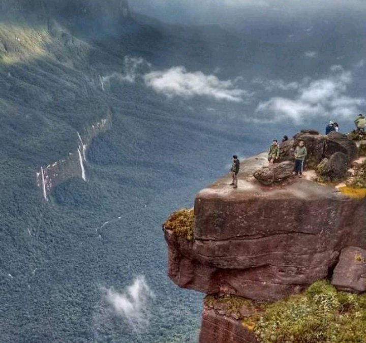 AramburuMorelia's tweet photo. ESPECTACULAR, PARQUE NACIONAL CANAIMA. 🇻🇪 https://t.co/V4NnihWhNx