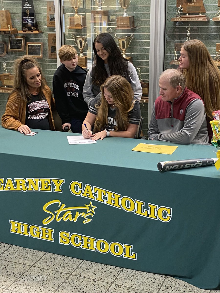 KCStarsSoftbal1's tweet photo. ⭐️🥎STARS🥎⭐️
Congratulations to Bralen Biddlecome on signing with @Mside_Softball today. They got a good one!! Best of luck kiddo, the Stars are going to miss you!!#GoBigGreen #GoStars @NeGirlsFPForum @NebraskaHSSB @_Da_pistol @Austin2Jacobsen @SpencerSchubert https://t.co/g5ES3Gj3Rb