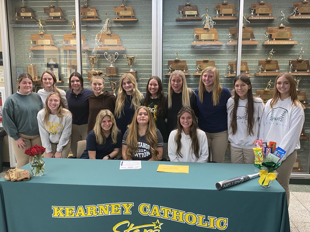 KCStarsSoftbal1's tweet photo. ⭐️🥎STARS🥎⭐️
Congratulations to Bralen Biddlecome on signing with @Mside_Softball today. They got a good one!! Best of luck kiddo, the Stars are going to miss you!!#GoBigGreen #GoStars @NeGirlsFPForum @NebraskaHSSB @_Da_pistol @Austin2Jacobsen @SpencerSchubert https://t.co/g5ES3Gj3Rb