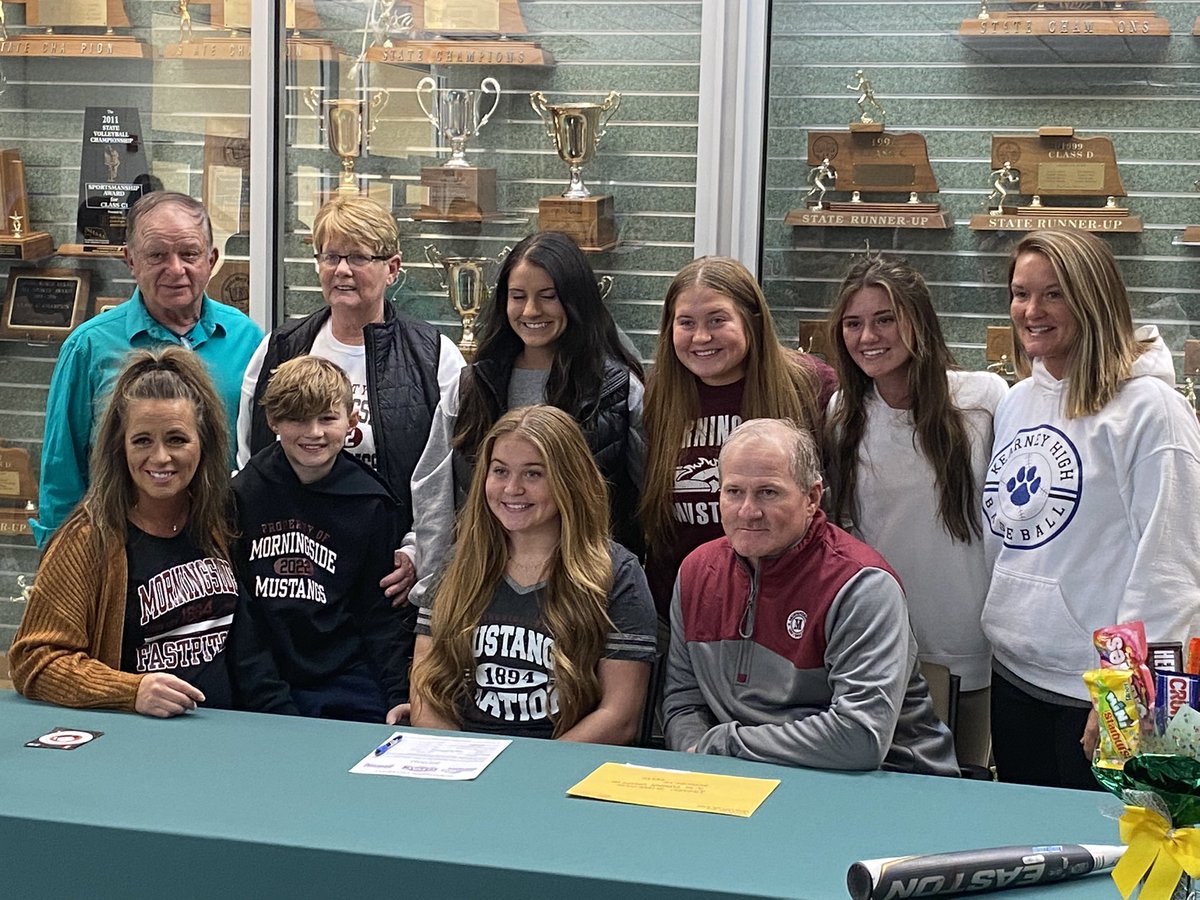KCStarsSoftbal1's tweet photo. ⭐️🥎STARS🥎⭐️
Congratulations to Bralen Biddlecome on signing with @Mside_Softball today. They got a good one!! Best of luck kiddo, the Stars are going to miss you!!#GoBigGreen #GoStars @NeGirlsFPForum @NebraskaHSSB @_Da_pistol @Austin2Jacobsen @SpencerSchubert https://t.co/g5ES3Gj3Rb