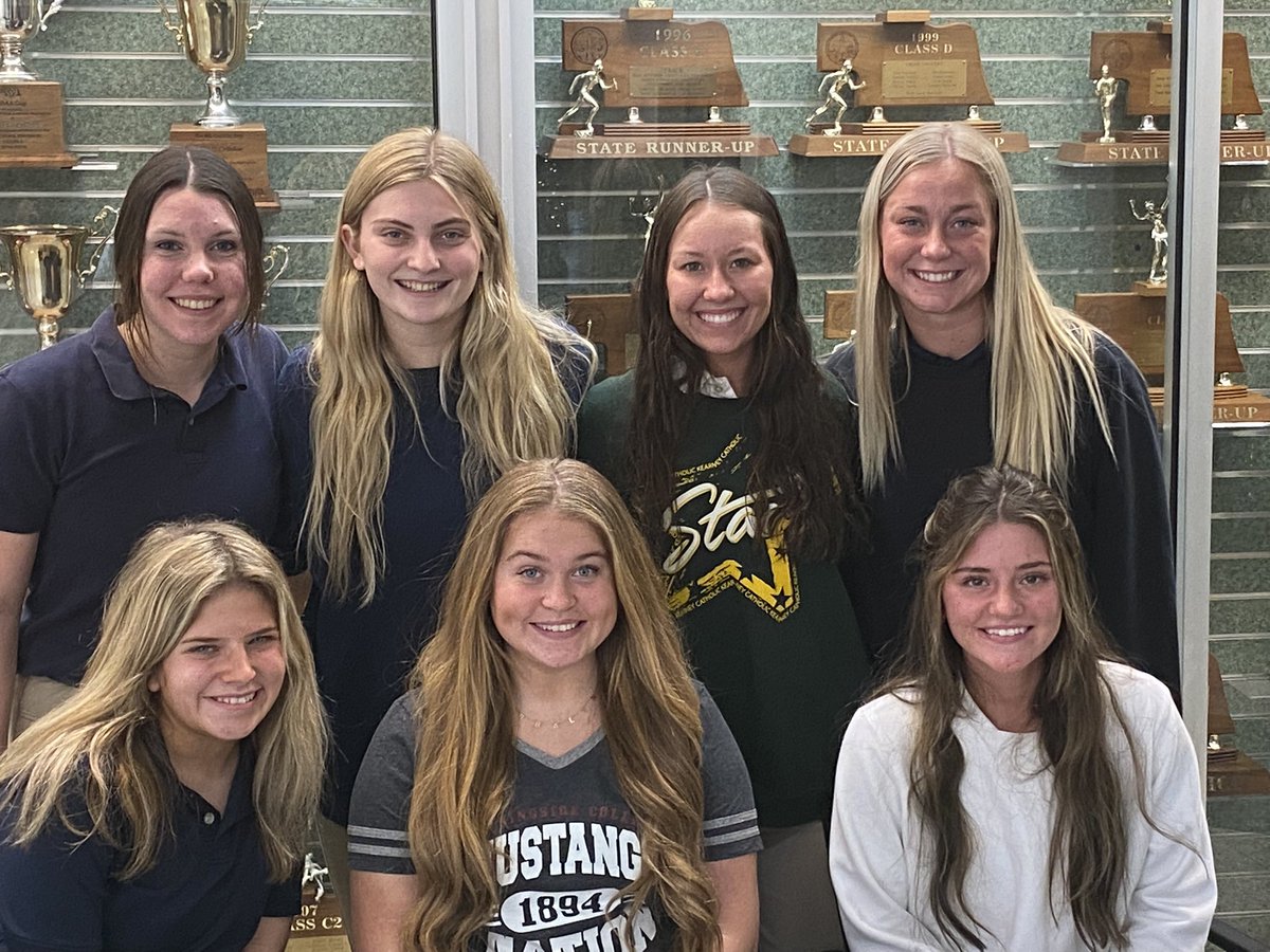KCStarsSoftbal1's tweet photo. ⭐️🥎STARS🥎⭐️
Congratulations to Bralen Biddlecome on signing with @Mside_Softball today. They got a good one!! Best of luck kiddo, the Stars are going to miss you!!#GoBigGreen #GoStars @NeGirlsFPForum @NebraskaHSSB @_Da_pistol @Austin2Jacobsen @SpencerSchubert https://t.co/g5ES3Gj3Rb