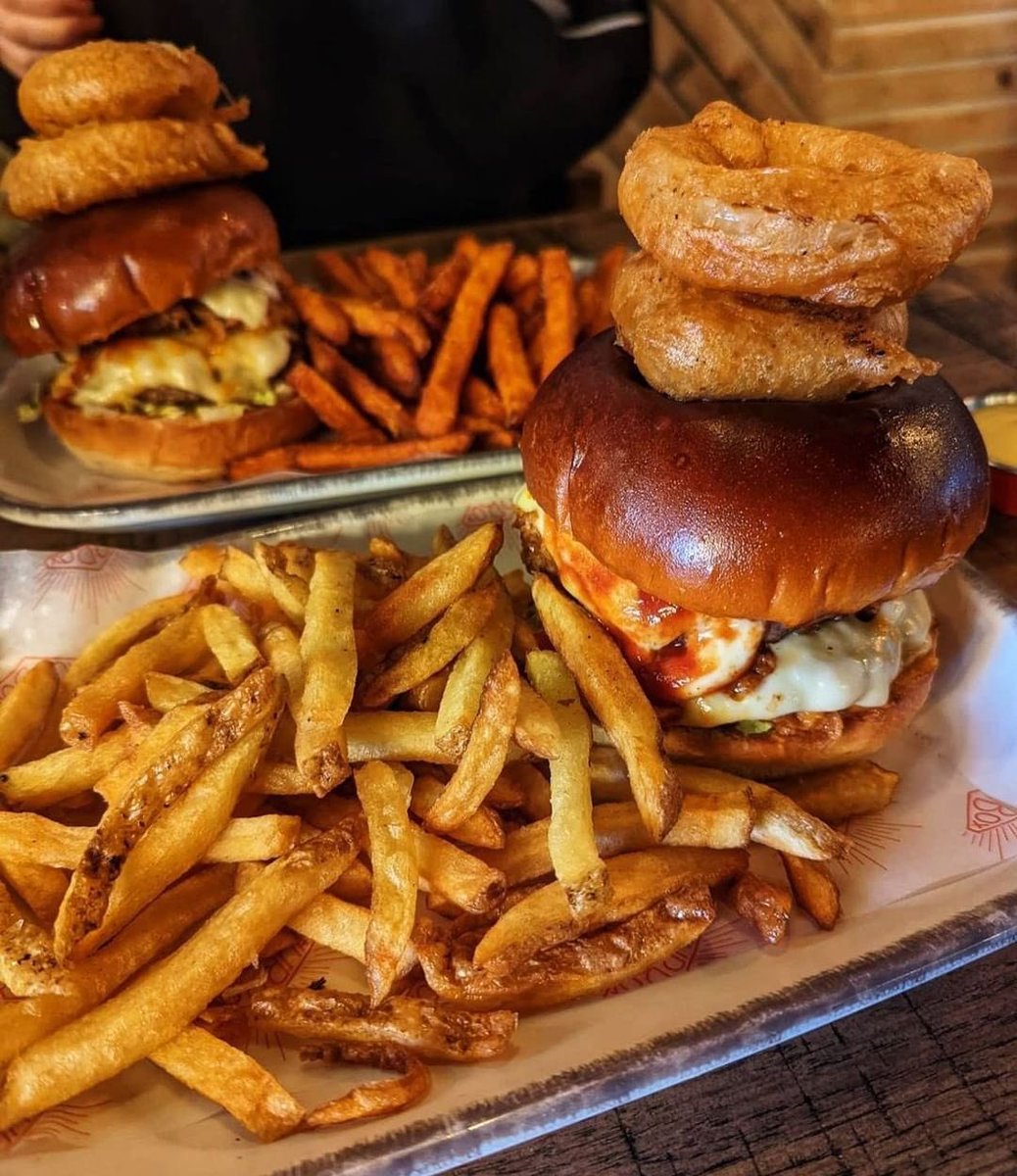 HubboxSW's tweet photo. Booo to #BlueMonday but YAY for burgers & fries ππ
Add a little #HubBox to turn those Monday blues right around! π
π·: thankfoodforthat
#HubBoxCheltenham @TheBreweryChelt https://t.co/0sgQz9vn3s