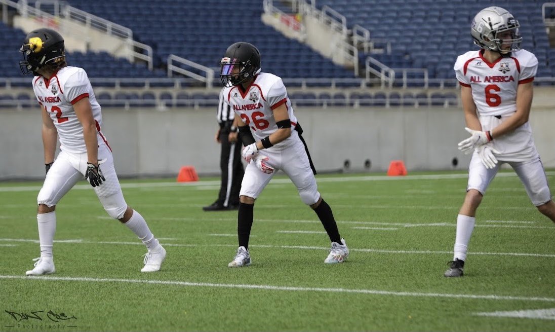 carter_skrumeda's tweet photo. 28-27 win and an awesome experience, thanks to @COACHRYMER and @AllAmericaBowl they got some dawgs out here💪🏽// representing @dciLRSD @fbmanitoba @chatfootball https://t.co/mLzziwn05Z