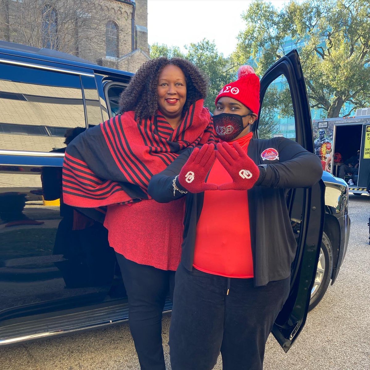 aboutbizness29's tweet photo. The Houston Alumnae Chaper of Delta Sigma Theta Sorority Inc. represented in the MLK Grande Parade celebrating 95 years! #vote #1913 #109years #livinginourlegacy #hacdst1937 #iamhac #DST4Life https://t.co/ys7Dh5vjpC