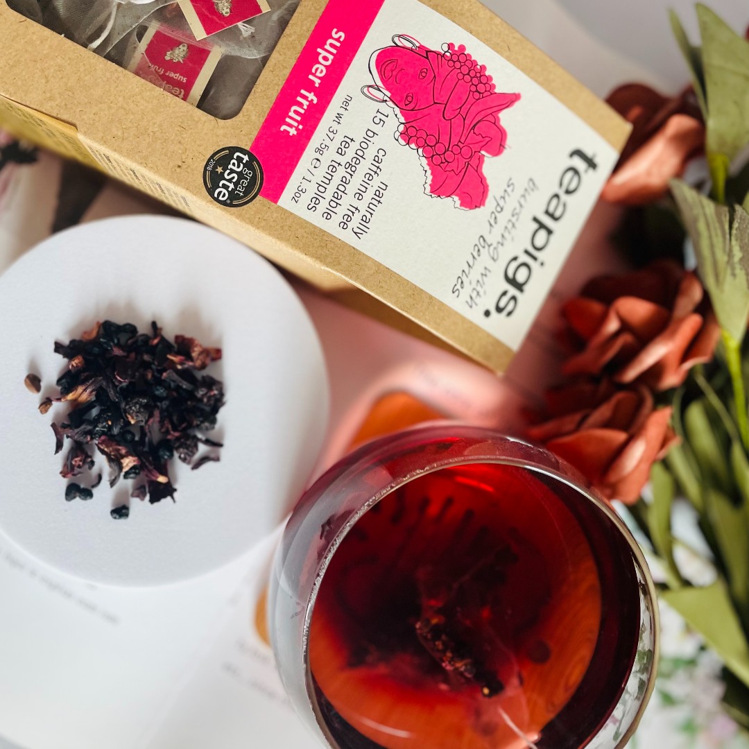 This naturally caffeine-free herbal infusion is pretty much BURSTING with berries! 

It has an invigorating hibiscus flower base - that's what gives it a lovely deep red hue and a punchy, slightly tart taste. Have you tried it yet? 😍

ow.ly/r87y50HuBfa