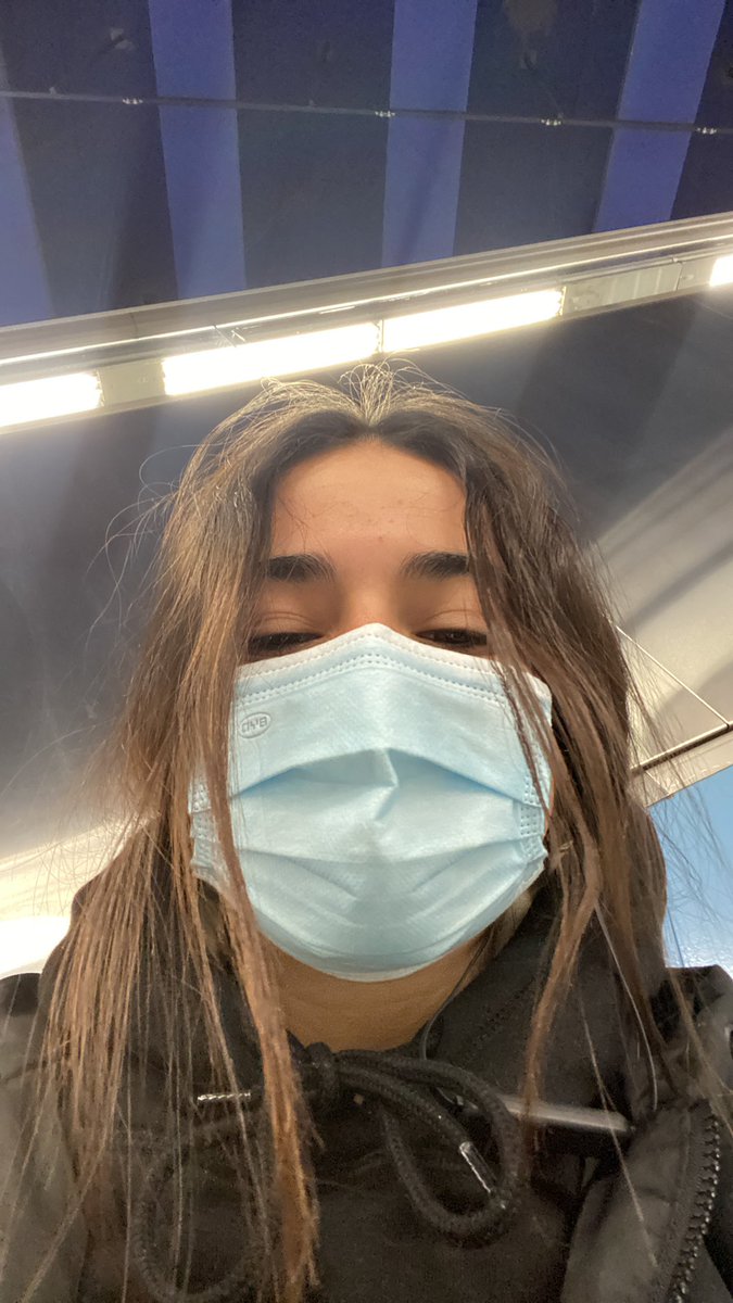 luisaagonz's tweet photo. Voy como una cebolla para nada🤡
Llevo: 
Los pantalones del pijama y los del chandal
Dos sudaderas y un chaleco para q luego no vaya en nuestra niña🏍 @Alex_fnlb @AlexFnlb https://t.co/dZFmxNYAG1