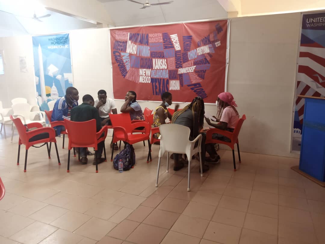 CornerUl's tweet photo. Today at corner, we had a conversation class 💬 and the Topic was:"Is there risk in tolerating different people?"

The conversation was very interesting and uplifting.💡

We hope to see you tomorrow for "The Book Club" which will start at 2pm
#AmericanSpace #conversation https://t.co/10BgM1D15u