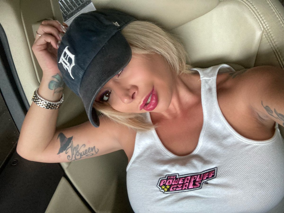 Happy Monday 💗 Sara St. Clair Tay⭐️ sarastclairxxx