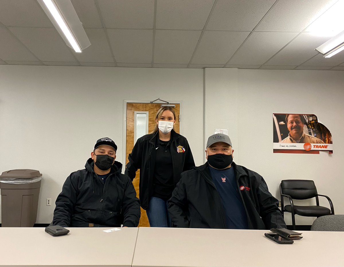 Organizer Andrea Delagarza at a meeting on the morning of 1/17/22 with some of our members working for Trane in S. Texas.
#MLKDay #UnionStrong #unionproud