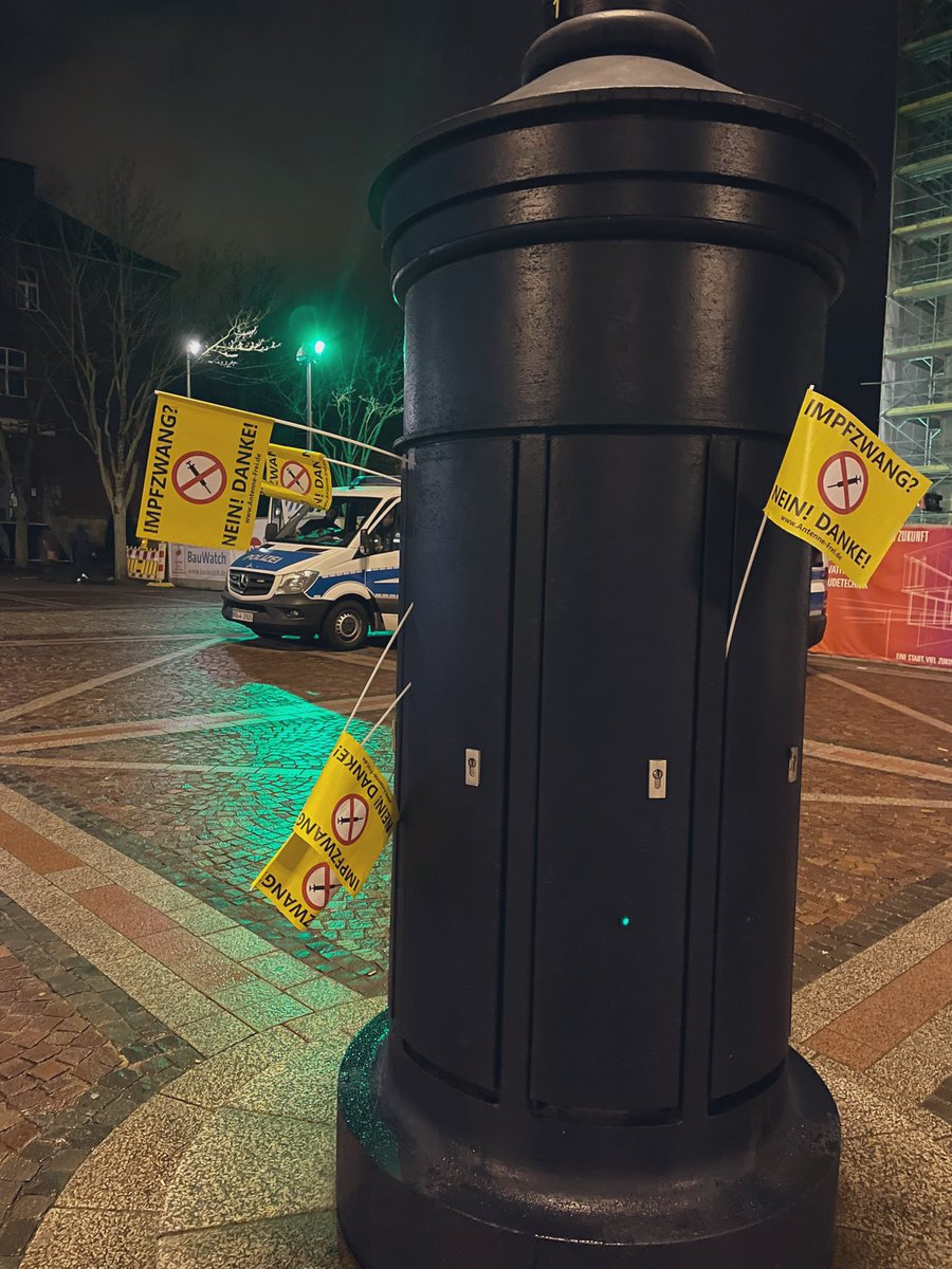drtmnd161's tweet photo. für den Heimweg sind die dann doch zu peinlich oder wie? #Dortmund #nonazisdo #Querdenken231 #do1701 https://t.co/Vru54Mi7ER